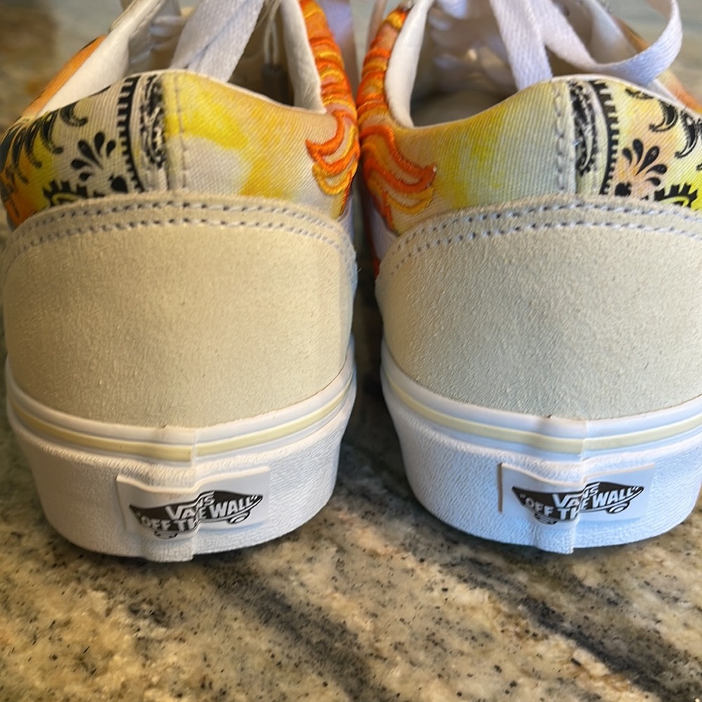 Vans ( Bandana Flame ) Tidy/Orange Sneakers Off the Wall NWB - Picture 3 of 8